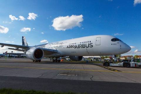 DEU, Deutschland, Brandenburg, Schönefeld, 25.04.2018: ILA Berlin Air Show, Internationale Luft- und Raumfahrtausstellung Berlin - F-WWCF Airbus Industrie Airbus A350-941 - nach der Flugvorführung wird der Airbus auf einer Parkposition abgestellt