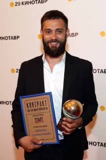 SOCHI, RUSSIA - JUNE 10, 2018: Director Grigory Konstantinopolsky holds his Best Direction award for his film Russian Psycho at the closing ceremony of the 29th Kinotavr Film Festival. Vyacheslav Prokofyev TASS  TS0836BB