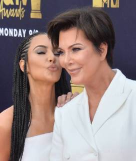 Entertainment Themen der Woche KW24 Kim Kardashian (L) and Kris Jenner attend the MTV Movie & TV Awards at the Barker Hangar in Santa Monica, California on June 16, 2018. It will be the 27th edition of the awards, and the second to jointly honor movies and television. The show will tape on Saturday, June 16th and air on Monday, June 18th.  LAP20180616137 JIMxRUYMEN