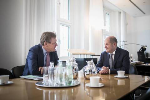 News Bilder des Tages Bundesfinanzminister Olaf Scholz (R), SPD, trifft Johan Van Overtveldt (L), Finanzminister von Belgien, in Berlin, 18.06.2018. Berlin Germany Copyright: xFlorianxGaertnerx