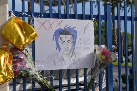 Entertainment Themen der Woche KW25 Entertainment Bilder des Tages DEERFIELD BEACH, FL - JUNE 23:Hip-hop mourns rapper XXXTentacion after fatal shooting at roadside memorial. The Rapper Jahseh Dwayne Onfroy, who performed under the name Xxxtentacion was shot, June 18, 2018 on June 23, 2018 in Deerfield Beach, Florida...People: xxtentacion..Transmission Ref: FLXX..Must call if interested.Michael Storms.Storms Media Group Inc..305-632-3400 - Cell.305-513-5783 - Fax.MikeStorm@aol.com.www.StormsMediaGroup.com Deerfield Beach United States Of America - ZUMAs214 20180623_zba_s214_015 Copyright: xSMGx