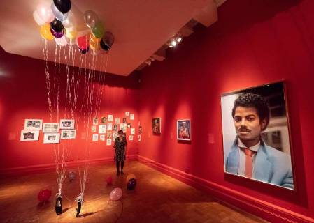 Entertainment Bilder des Tages June 27, 2018 - London, London, UK - London, UK. Selection of artwork shown as part of the Michael Jackson: On the Wall exhibition at the National Portrait Gallery. London UK  - ZUMAl94_ 20180627_zaf_l94_567 Copyright: xRayxTangx