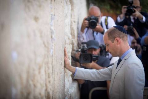 Entertainment Bilder des Tages (180628) -- JERUSALEM, June 28, 2018 -- UK s Prince William visits the Western Wall in the Old City of Jerusalem, on June 28, 2018. ) MIDEAST-JERUSALEM-UK-PRINCE WILLIAM-VISIT JINI 