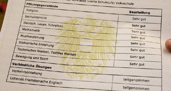 AUT, 2018-06-29: THEMENBILD FEATURE - SCHULSCHLUSS FEATURES IN EINER KLASSE ;