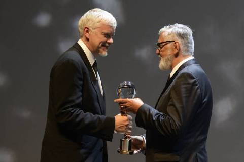 American actor and director Tim Robbins, left, receives a Crystal Globe Award for Outstanding Artistic Contribution to World Cinema from Festival President Jiri Bartoska during the 53d International Film Festival in Karlovy Vary (KVIFF), Czech Republic, on June 29, 2018. (CTKxPhoto KaterinaxSulova) CTKPhotoP201806290978801  _SUK9730