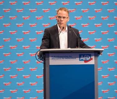 30.06.2018, xomx, Politik, AFD Parteitag in Augsburg, emwir empoli v.l. Dr. Christian Blex am Rednerpult. Portrait Portraet Einzelbild. Es geht um die Syrien Resolution. Politik, AFD Parteitag in Augsburg