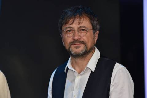 Preisträger Sorin Dragoi, Kamera für Todeszug in die Freiheit (Dokumentation) posiert am 07.07.2018 in Köln bei einem Fototermin zur Verleihung des 28. Deutschen Kamerapreis in Köln.