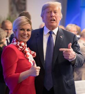 Entertainment Themen der Woche Entertainment Bilder des Tages Croatia President Kolinda Grabar-Kitarovic and US President Donald Trump pictured ahead of a dinner at the Parc du Cinquantenaire - Jubelpark park in Brussels, for the participants of a NATO (North Atlantic Treaty Organization) summit, Wednesday 11 July 2018.  BENOITxDOPPAGNE 05383773