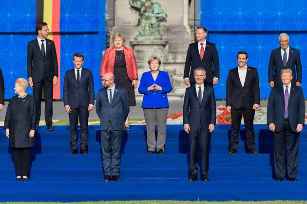 News Themen der Woche KW28 News Themen der Woche News Bilder des Tages - Family photo of the 2018 NATO summit. - 11 07 2018 - Belgium Brussels Brussels - Heads of state, heads of government and their spouses gathered at the Cinquantenaire Park Museum in Brussels at the NATO summit for a Family photo.  JulienxMattiax xLexPictorium LePictorium_0185505