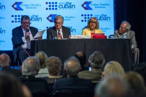 (L-R) Cuban poet and translator Manuel J. Santayana; Marcos Antonio Ramos, president of the Academy, Maricel Mayor Marsan and Emilio Bernal Labrada, members of the Academy attend an event in Miami, USA, 11 July 2018. Santayana, new academic of the North American Academy of the Language (ANLE), considers frightful and unworthy of a country with a tradition like United States that the Spanish speakers be discriminate and bother for speaking their language. EFE Giorgio Viera New academic considers frightful and unworthy marginalization of Spanish !ACHTUNG: NUR REDAKTIONELLE NUTZUNG!  Copyright: xefe GiorgioxVierax MIA10 20180712-636669639363109647