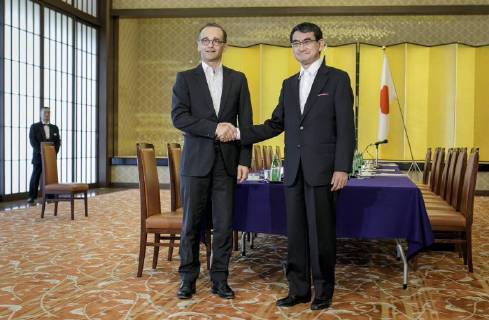 News Themen der Woche KW30 News Bilder des Tages Bundesaussenminister Heiko Maas, SPD, reist fuer drei Tage nach Japan und Korea. Hier beim einem Treffen mit dem Aussenminister von Japan, Taro Kono. Tokyo Japan . 25.07.2018 Tokyo Japan
