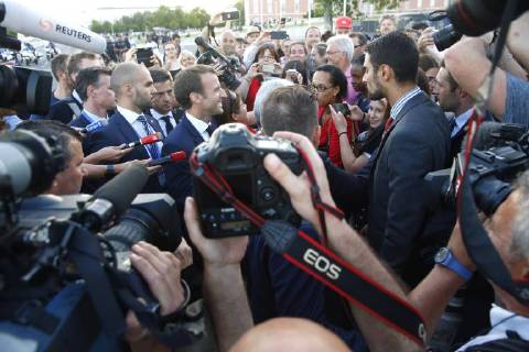 French President Emmanuel Macron visits the Commerce Square as part of the Energy Interconnections Summit, in Lisbon, Portugal, 27 July 2018. Stars of the Interconnections Summit in Lisbon !ACHTUNG: NUR REDAKTIONELLE NUTZUNG! Copyright: xJ.P.Gandulx LIS24 20180727-636683294412992564