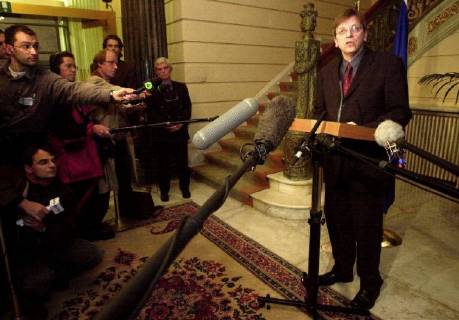 BRU20 - - BRUSSELS, BELGIUM: Belgian Prime Minister Guy Verhofstadt talks with the press on the latest developments in Afghanistan, Tuesday 13 November 2001. The forces of the Northern Alliance opposition entered today Afghanistan s capital of Kabul. OLIVIERxHOSLET  x768721x