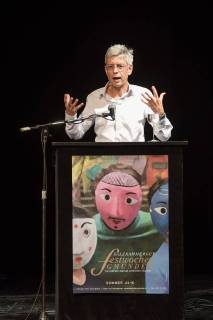 Entertainment Themen der Woche Dritter von vier Tagen zur Veranstaltungsreihe Ein Fest für Michael Köhlmeier im Rahmen der Salzkammergut Festwochen, im Stadttheater Gmunden. Dieses Bild zeigt den Moderator Bernhard Fetz. Bernhard Fetz ist ein österreichischer Literaturwissenschaftler und seit 2009 Direktor des Literaturarchivs an der Österreichischen Nationalbibliothek in Wien 2018 - Dritter von vier Tagen zur Veranstaltungsreihe Ein Fest für Michael Köhlmeier im Rahmen der Salzkammergut Festwochen, im Stadttheater Gmunden