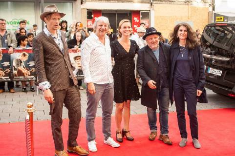 Lichtburg Essen Deutschlandpremiere von GUNDERMANN 13.08.2018 in der Lichtburg Essen. Andreas Dresen, Laila Stieler, Alexander Scheer, Anna Unterberge und Axel Prahl. Deutschlandpremiere von GUNDERMANN 13.08.2018 in der Lichtburg Essen, in Anwesenheit von Andreas Dresen, Laila Stieler, Alexander Scheer, Anna Unterberge und Axel Prahl. Im Anschluss an die Filmpremiere spielen Dresen & Band mit Alexander Scheer live im Kino. Foto:fsa_stiefel Eibner Copyright: xEIBNER UdoxStiefelx EP_USL