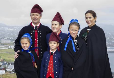 Entertainment Bilder der Woche KW34 Entertainment Bilder des Tages 23-08-2018 Faroer 1st day of the 4 day visit of Prince Frederik and Princess Mary and Prince Christian and Princess Isabella and Prince Vincent and Princess Josephine to the Faeroer islands in Denmark. Visiting Bursatangi, the rowing club Knorrur, the government buildings on Tinganes, reception by Torshavn’s mayor Annika Olsen, and Mr. Jacob Horn Nielsen, The School at Argjahamri, the residence hall Finsen.  Copyright: xPPE NIEBOERx