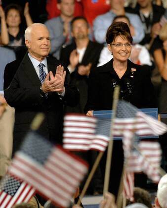 In this August 29, 2008 file photo, Republican presumptive presidential nominee Sen. John McCain (R-AZ) introduces Alaska Gov. Sarah Palin (R) as his running mate during a campaign stop in Dayton, Ohio. Senator McCain died August 28, 2018 at the age of 81.  WAX20180825216 JOHNxSOMMERSxII