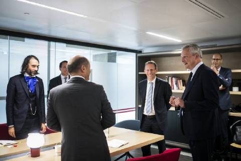 Bundesfinanzminister Olaf Scholz (2L), SPD, trifft sich mit Bruno Le Maire (2R), Finanzminister von Frankreich, und Mathematiker Cedric Villani (L) zu gemeinsamen Gespraechen in Paris, 29.08.2018. Paris France Copyright: xFlorianxGaertnerx
