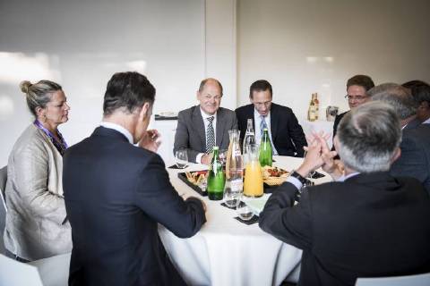Bundesfinanzminister Olaf Scholz (3L), SPD, trifft sich mit CEO s von Banken in Frankreich in Paris, 29.08.2018. Paris France Copyright: xFlorianxGaertnerx
