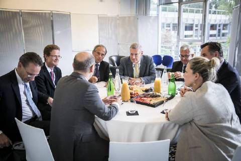 Bundesfinanzminister Olaf Scholz (3L), SPD, trifft sich mit CEO s von Banken in Frankreich in Paris, 29.08.2018. Paris France Copyright: xFlorianxGaertnerx
