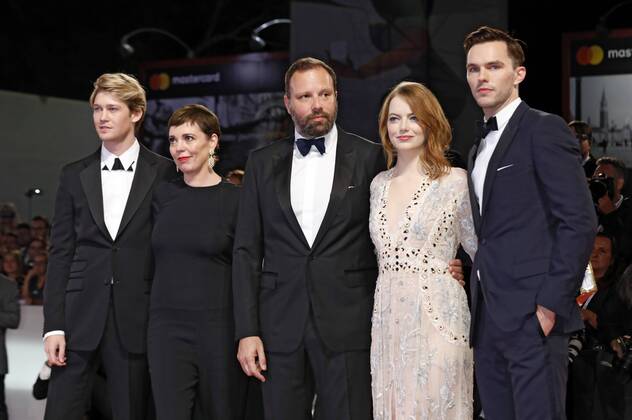 Entertainment Bilder des Tages Joe Alwyn, Olivia Colman, Yorgos Lanthimos, Emma Stone and Nicholas Hoult attending the The Favourite premiere at the 75th Venice International Film Festival at the Palazzo del Cinema on August 30, 2018 in Venice, Italy