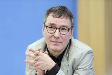 04.09.2018, Berlin, Deutschland - Pressekonferenz zur Gruendung der Sammlungsbewegung Aufstehen. Foto: Hans Albers, zustaendig fuer den Bereich Kommunikation bei der Sammlungsbewegung Aufstehen.