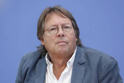 04.09.2018, Berlin, Deutschland - Pressekonferenz zur Gruendung der Sammlungsbewegung Aufstehen. Foto: Dr. Ludger Volmer, ehemaliger Vorsitzender von BUENDNIS 90 DIE GRUENEN. .