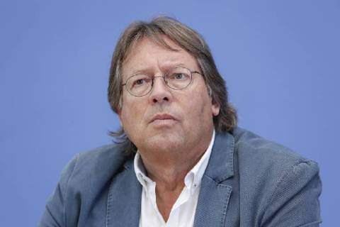 04.09.2018, Berlin, Deutschland - Pressekonferenz zur Gruendung der Sammlungsbewegung Aufstehen. Foto: Dr. Ludger Volmer, ehemaliger Vorsitzender von BUENDNIS 90 DIE GRUENEN. .