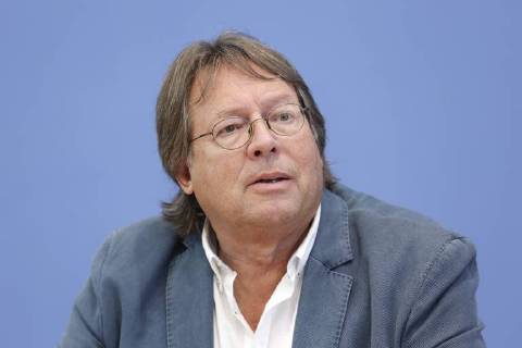 04.09.2018, Berlin, Deutschland - Pressekonferenz zur Gruendung der Sammlungsbewegung Aufstehen. Foto: Dr. Ludger Volmer, ehemaliger Vorsitzender von BUENDNIS 90 DIE GRUENEN. .