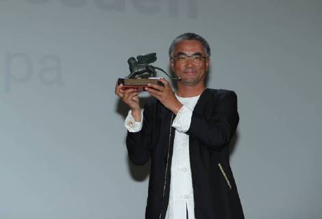 (180908) -- VENICE, Sept. 8, 2018 -- China s Tibetan writer-director Pema Tseden poses with the Best Screenplay award for his movie Jinpa in the Orizzonti section of the 75th Venice International Film Festival in Venice, Italy, Sept. 8, 2018. ) ITALY-VENICE-FILM FESTIVAL-ORIZZONTI-BEST SCREENPLAY AWARD ChengxTingting 