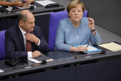 Olaf Scholz, Bundesminister der Finanzen, Bundeskanzlerin Angela Merkel,, Deutschland, Berlin, 47. Sitzung des Deutschen Bundestages am Dienstag, dem 11. September 2018