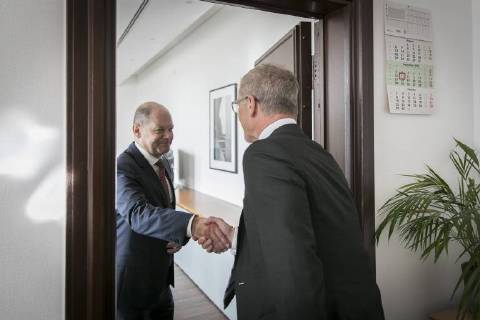 Bundesfinanzminister Olaf Scholz (L), SPD, trifft sich mit Boris Vujcic, Gouverneur der Kroatischen Zentralbank, in Berlin, 11.09.2018. Berlin Germany Copyright: xFlorianxGaertnerx