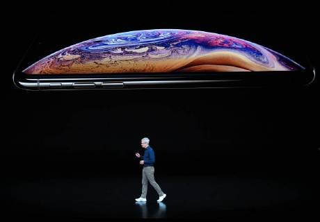 News Bilder des Tages (180913) -- CUPERTINO, Sep. 13, 2018 -- Tim Cook, CEO of Apple, speaks on stage at the Steve Jobs Theater during an event to announce new Apple products in Cupertino, the United States, on Sept. 12, 2018. ) (dtf) U.S.-CUPERTINO-APPLE-NEW PRODUCTS WuxXiaoling 