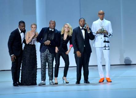 (L-R) Sterling K. Brown, Kristen Bell, Tituss Burgess, Kate McKinnon, Kenan Thompson, and RuPaul perform onstage during the 70th annual Primetime Emmy Awards at the Microsoft Theater in downtown Los Angeles on September 17, 2018.  LAP20180917578 JIMxRUYMEN
