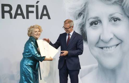 Spanish production manager Esther Garcia (L) receives the National Award of Cinematography from the Spanish Minister of Culture and Sports, Jose Guirao (R), during a ceremony held in the frame of the 66th edition of San Sebastian international Film Festival (SSIFF), in San Sebastian, Basque Country, northern Spain, 22 September 2018. The SSIFF will be held from 21 to 29 September 2018. 66th edition of San Sebastian international Film Festival !ACHTUNG: NUR REDAKTIONELLE NUTZUNG!  Copyright: xJuanxHerrerox GRAF9173 20180922-636732230393424747