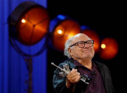 Entertainment Bilder des Tages US actor and film director Danny DeVito poses for the photographers after receiving the Donostia Award in tribute to his film career during the 66th edition of San Sebastian international Film Festival (SSIFF), in San Sebastian, Basque Country, northern Spain, 22 September 2018. The SSIFF will be held from 21 to 29 September 2018. 66th San Sebastian International Film Festival !ACHTUNG: NUR REDAKTIONELLE NUTZUNG!  Copyright: xJuanxHerrerox SSFF101 20180922-636732452371610837