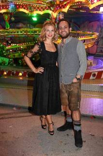Susan Sideropoulos mit Ehemann Jakob Shtizberg Wies«n 2018 Almauftrieb Käfer Schänke 2. Tag Tracht, Dirndl Bier München 23. September 2018