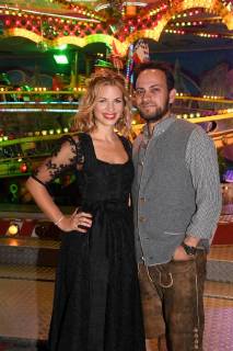 Susan Sideropoulos mit Ehemann Jakob Shtizberg Wies«n 2018 Almauftrieb Käfer Schänke 2. Tag Tracht, Dirndl Bier München 23. September 2018