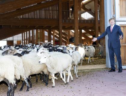 Entertainment Bilder der Woche KW39 Entertainment Bilder des Tages 27-09-2018 Bagerveen King Willem-Alexander during the opening of the new sheepfold, schaapskooi, in Bagerveen. Bagerveen is a 2.000 hectares nature reserve.  Copyright: xPPE NIEBOERx