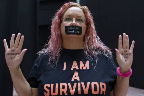 News Themen der Woche KW39 News Bilder des Tages A demonstrator against the Senate confirmation of Judge Brett Kavanaugh stands in the Hart Senate Office Building on Capitol Hill in Washington, DC on September 27, 2018. Copyright: xAlexxEdelmanx-xCNPx MediaPunchx