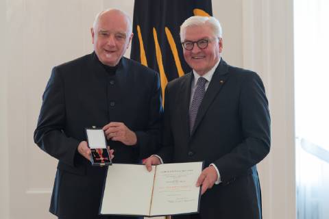 Berlin GER, Berlin, Ordensverleihung, Kultur verbindet, im Schloss Bellevue Berlin v.l. Frank Michael Zeidler , Frank Walter Steinmeier, Ordensverleihung - Verdienstorden der Bundesrepublik Deutschland, 02.10.2018, Copyright: xUwexKoch xEibner-Pressefotox EP_ukh