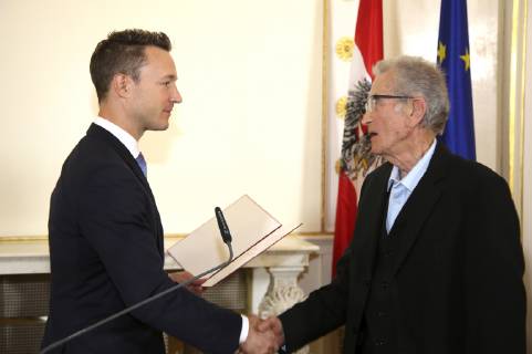 Gernot Blümel und Florjan Lipus bei der Verleihung des Großen Österreichischen Staatpreises 2018 an Florjan Lipus im Bundeskanzleramt. Wien, 01.10.2018