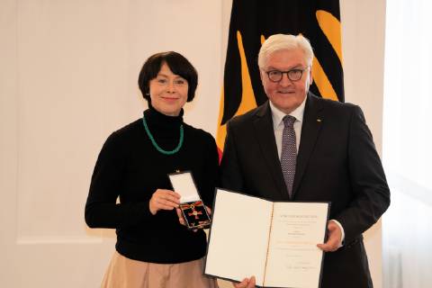 Kathrin Ollroge;Vergabe Bundesverdienstkreuz durch den Bundespräsidenten Frank-Walter Steinmeier an insgesamt 29 Persönlichkeiten im Schloss Bellevue - Verdienstorden der Bundesrepublik Deutschland, Berlin Berlin Deutschland Schloss Bellevue
