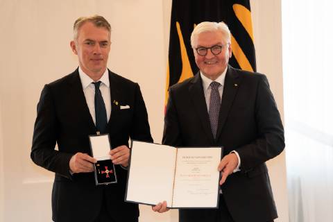 Neo Rauch Maler;Vergabe Bundesverdienstkreuz durch den Bundespräsidenten Frank-Walter Steinmeier an insgesamt 29 Persönlichkeiten im Schloss Bellevue - Verdienstorden der Bundesrepublik Deutschland, Berlin Berlin Deutschland Schloss Bellevue