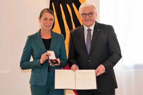Be van Vark, Choreografin;Vergabe Bundesverdienstkreuz durch den Bundespräsidenten Frank-Walter Steinmeier an insgesamt 29 Persönlichkeiten im Schloss Bellevue - Verdienstorden der Bundesrepublik Deutschland, Berlin Berlin Deutschland Schloss Bellevue