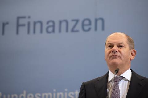 Bundesminister der Finanzen, Olaf Scholz von der Sozialdemokratischen Partei (SPD) spricht waehrend der Pressekonferenz nach der Sitzung des Arbeitskreises Steuerschaetzungen am 25.10.2018 im Bundesfinanzministerium in Berlin, Deutschland.