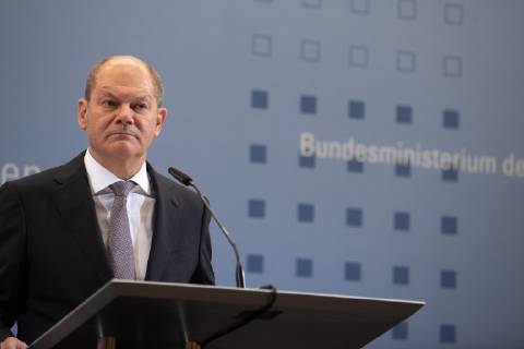 Bundesminister der Finanzen, Olaf Scholz von der Sozialdemokratischen Partei (SPD) spricht waehrend der Pressekonferenz nach der Sitzung des Arbeitskreises Steuerschaetzungen am 25.10.2018 im Bundesfinanzministerium in Berlin, Deutschland.