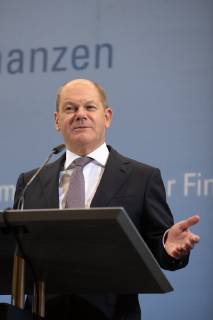 Bundesminister der Finanzen, Olaf Scholz von der Sozialdemokratischen Partei (SPD) spricht waehrend der Pressekonferenz nach der Sitzung des Arbeitskreises Steuerschaetzungen am 25.10.2018 im Bundesfinanzministerium in Berlin, Deutschland.