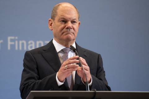 Bundesminister der Finanzen, Olaf Scholz von der Sozialdemokratischen Partei (SPD) spricht waehrend der Pressekonferenz nach der Sitzung des Arbeitskreises Steuerschaetzungen am 25.10.2018 im Bundesfinanzministerium in Berlin, Deutschland.