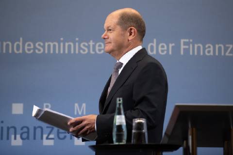 Bundesminister der Finanzen, Olaf Scholz von der Sozialdemokratischen Partei (SPD) nach der Pressekonferenz nach der Sitzung des Arbeitskreises Steuerschaetzungen am 25.10.2018 im Bundesfinanzministerium in Berlin, Deutschland.